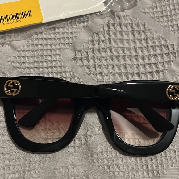 Gucci Sunglasses - Picture 4 of 5